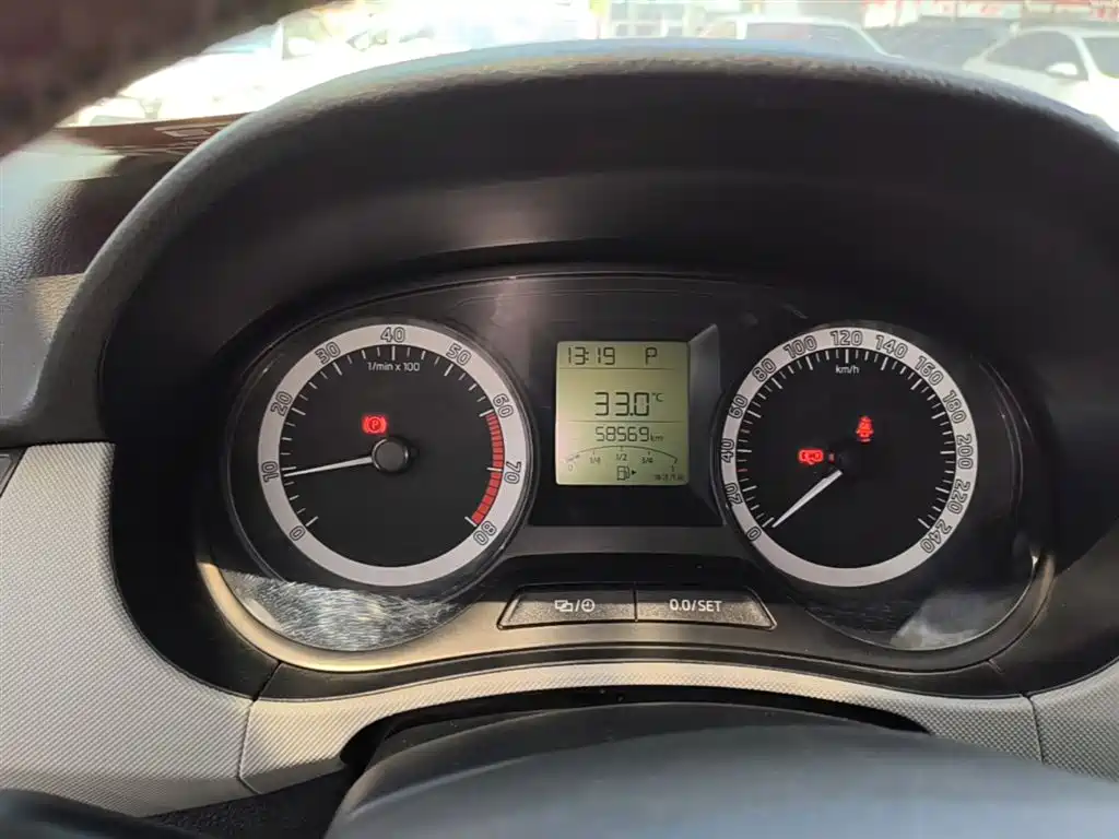 Škoda Fabia 2017 1.4L Auto Car Enjoy Edition фото 12