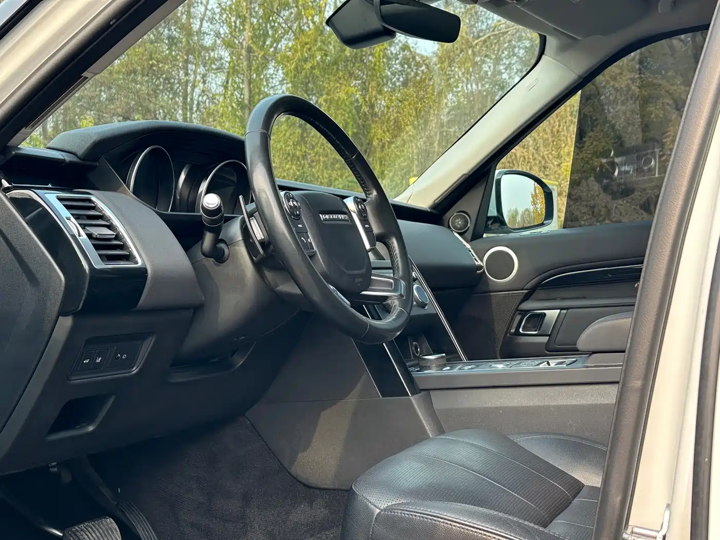 Land Rover Discovery 2017 3.0 SC V6 SE фото 7