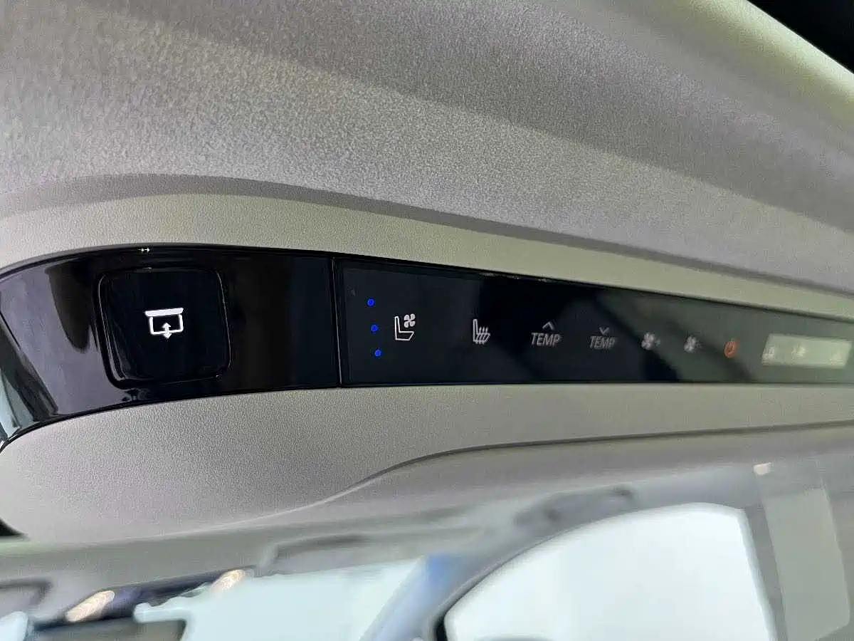 Buick GL8 New Energy 2024 Land Honor Luxury Edition 6-Seater фото 18