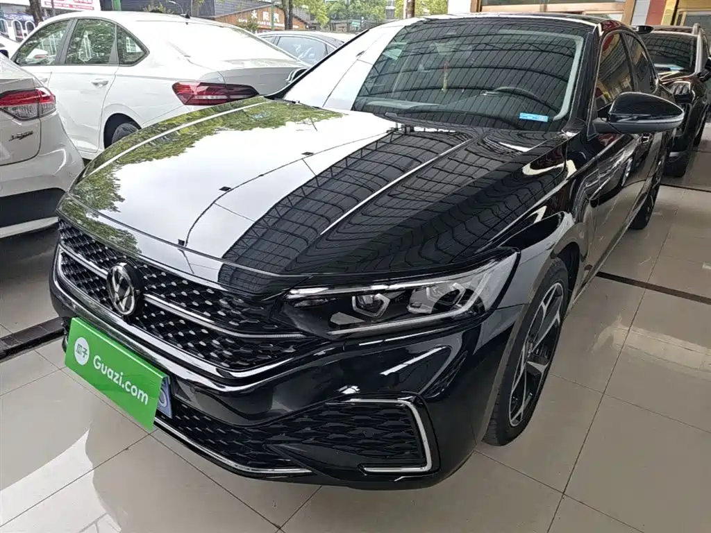 Volkswagen Passat 2023 Facelift 330TSI Starlight Luxury Edition фото 2