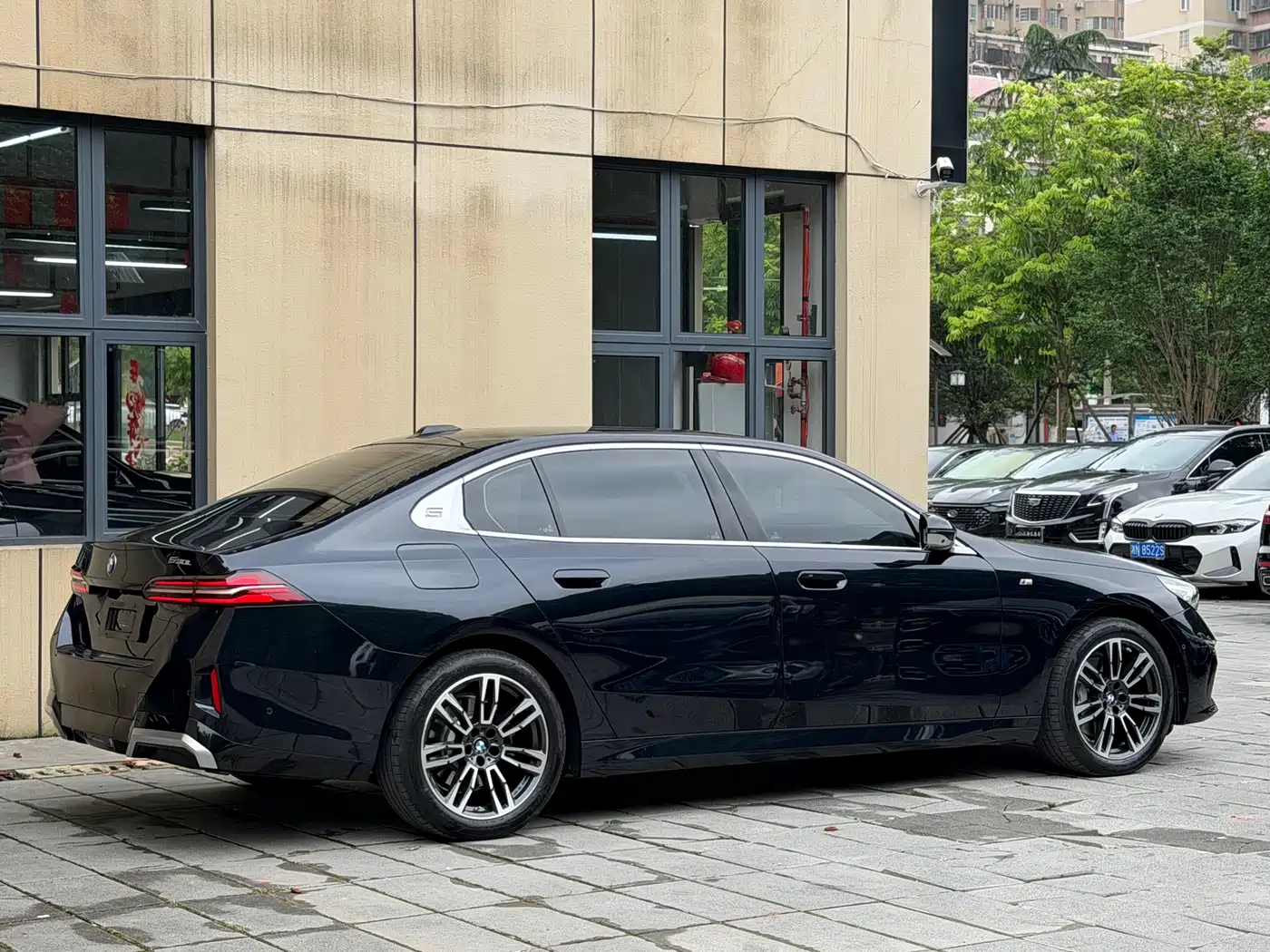 BMW 5 Series 2024 530Li Leading M Sport Package фото 4