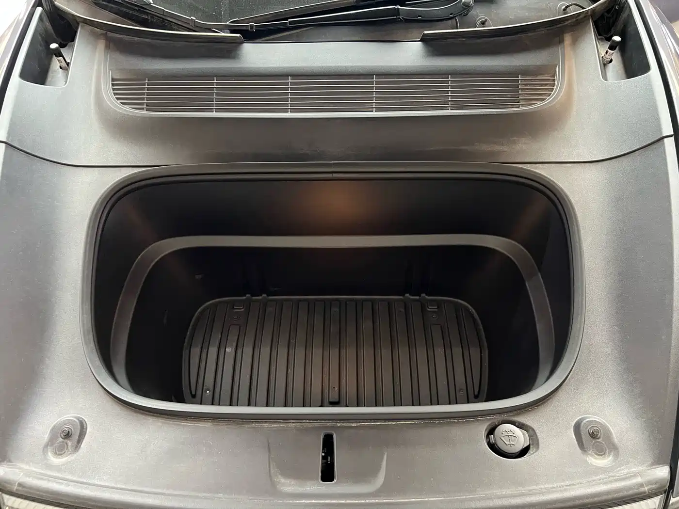 Tesla Model Y 2026 2025 Rear-Wheel Drive
