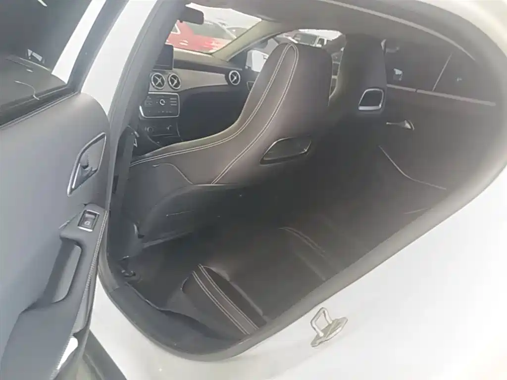 Mercedes-Benz GLA 2016 GLA 200 Dynamic фото 17