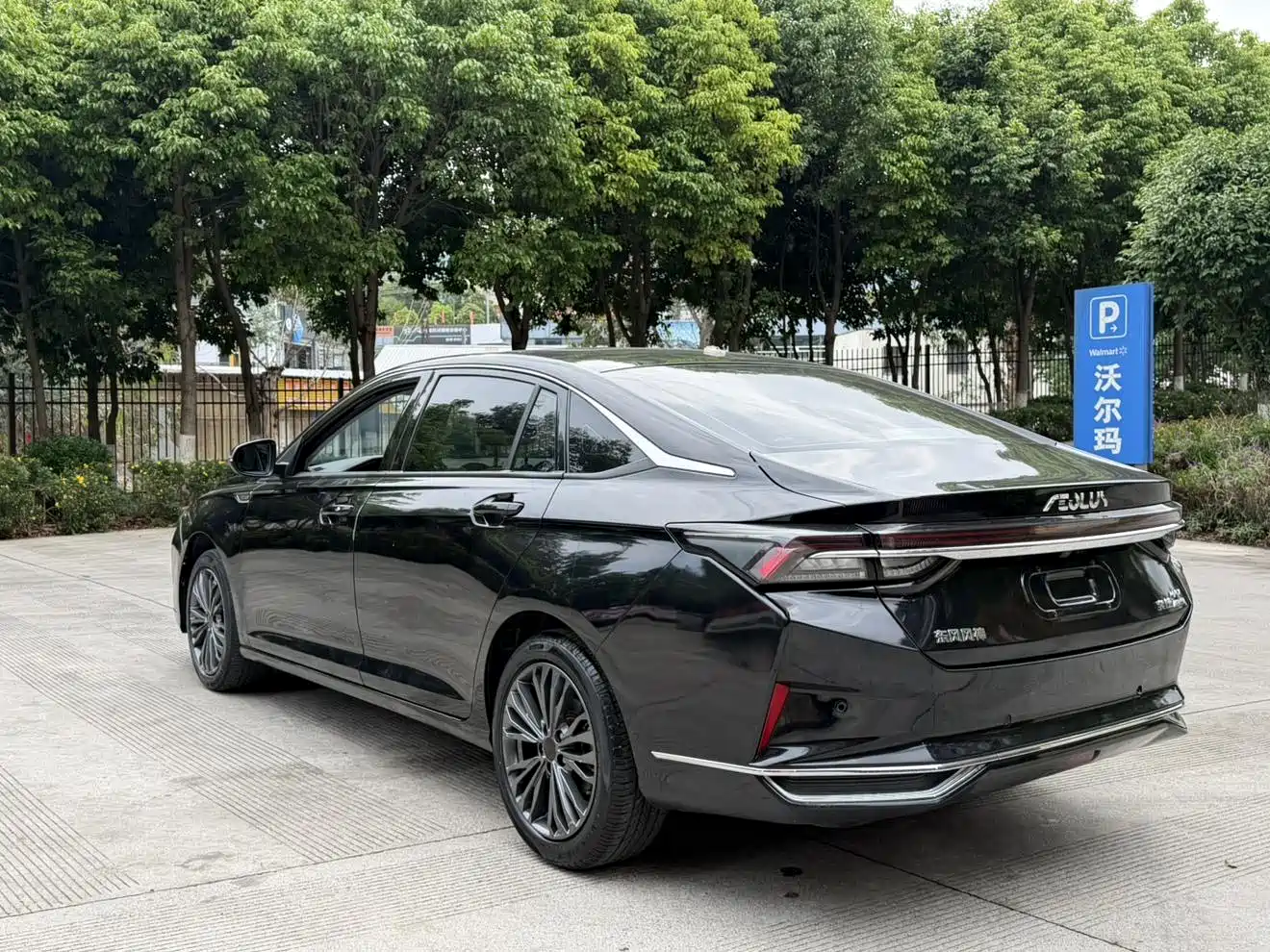 Dongfeng Aeolus Yixuan MAX 2022 2022 1.5T Ultra Cool Dad Edition