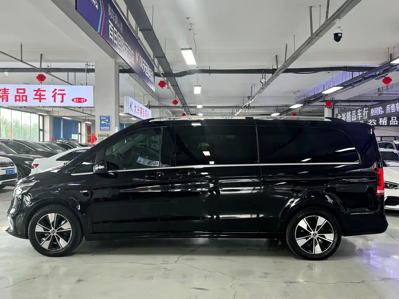 Mercedes-Benz V-Class 2022 V 260 L Long Wheelbase Prestige Edition фото 4