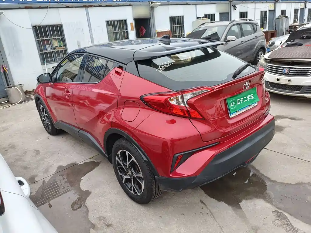 Фото 5 - Toyota C-HR