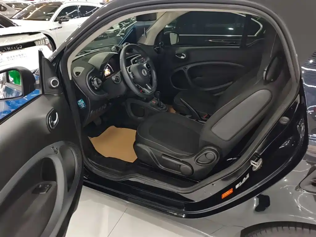 smart fortwo 2019 2019 0.9T 66kW Hardtop Wind Edition China VI