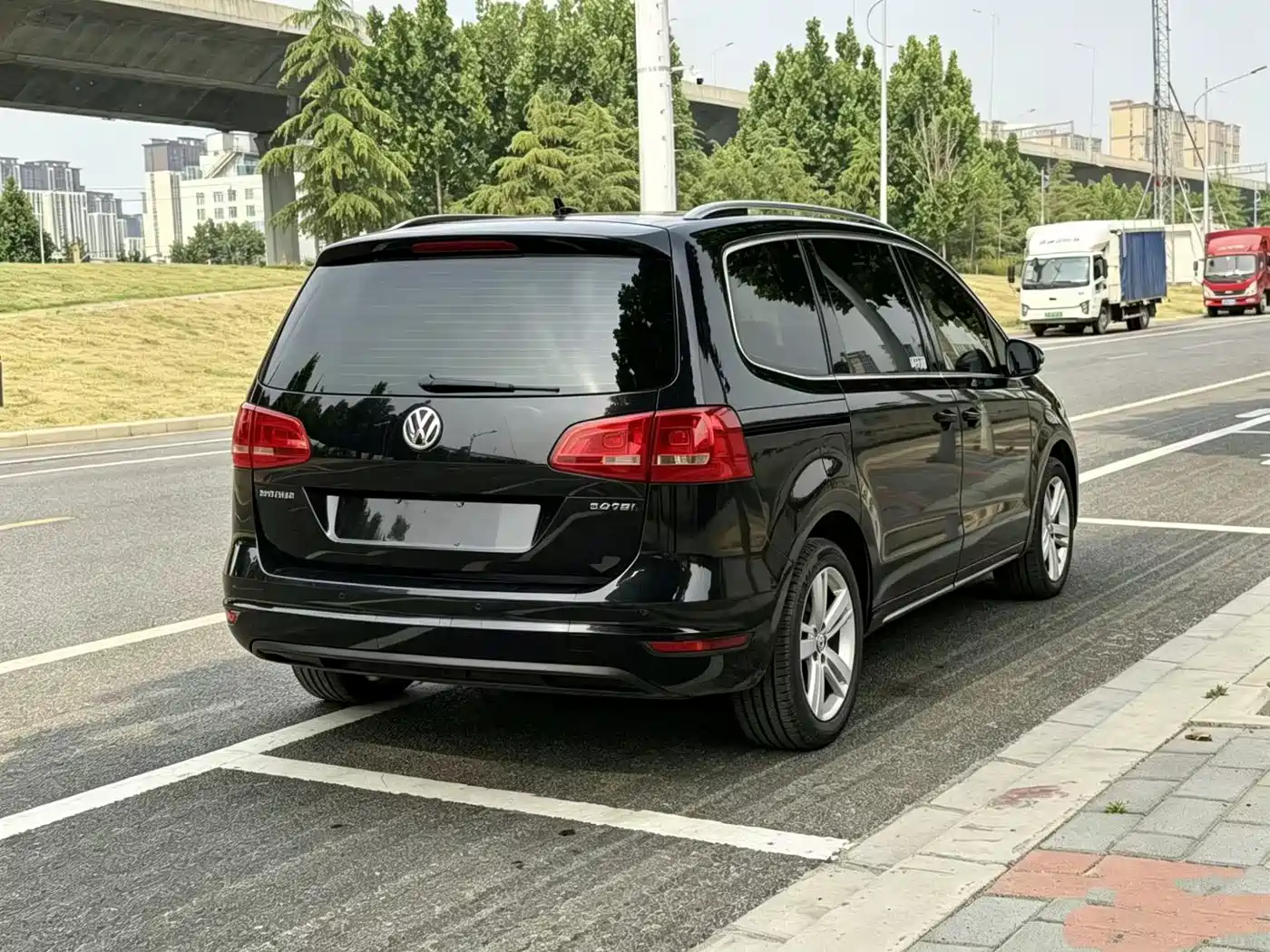 Volkswagen Sharan 2014 2.0TSI Comfort фото 11