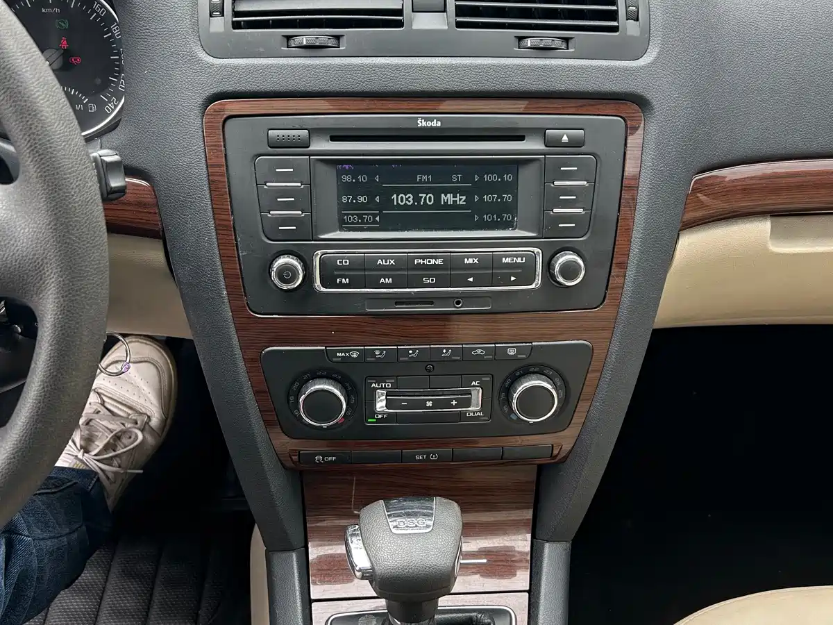 Škoda Octavia 2013 1.4TSI DSG Prestige Edition фото 11