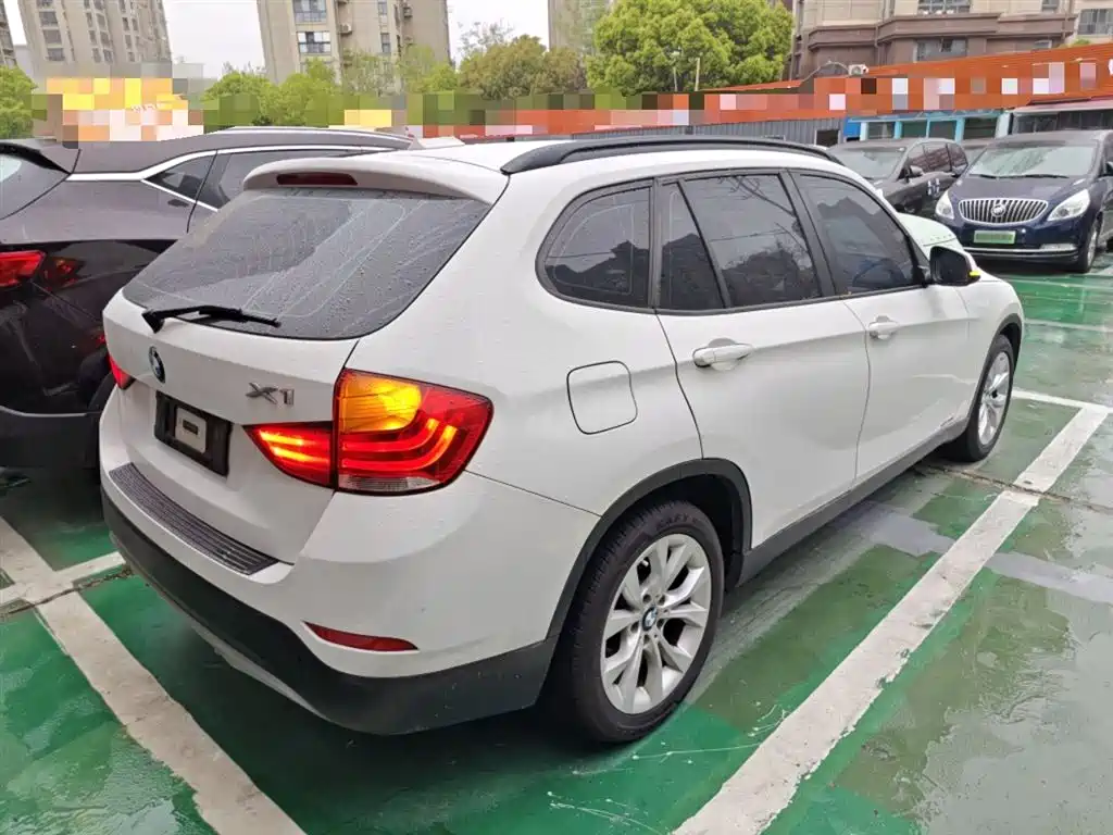 BMW X1 2013 sDrive18i Leading фото 5