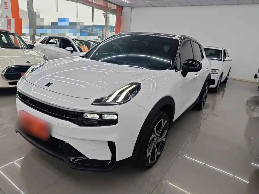 Photo 8 - Lynk & Co 06