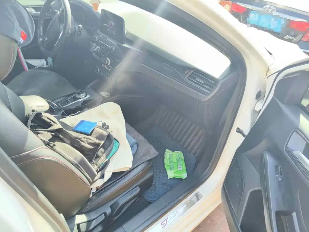 Photo 10 - Ford Focus