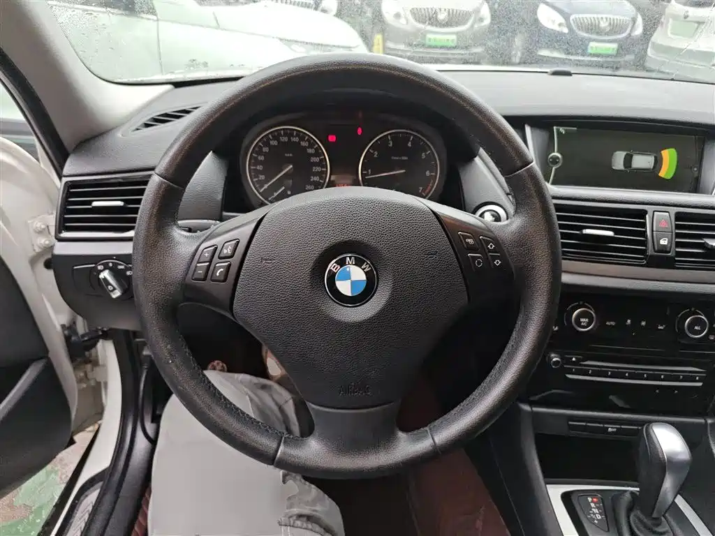 BMW X1 2013 sDrive18i Leading фото 7