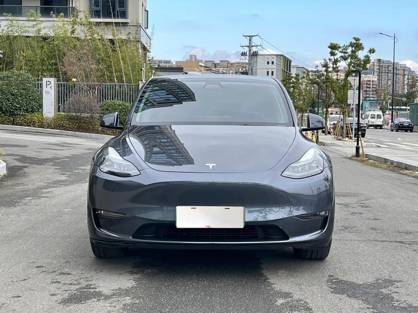 TESLA MODEL Y