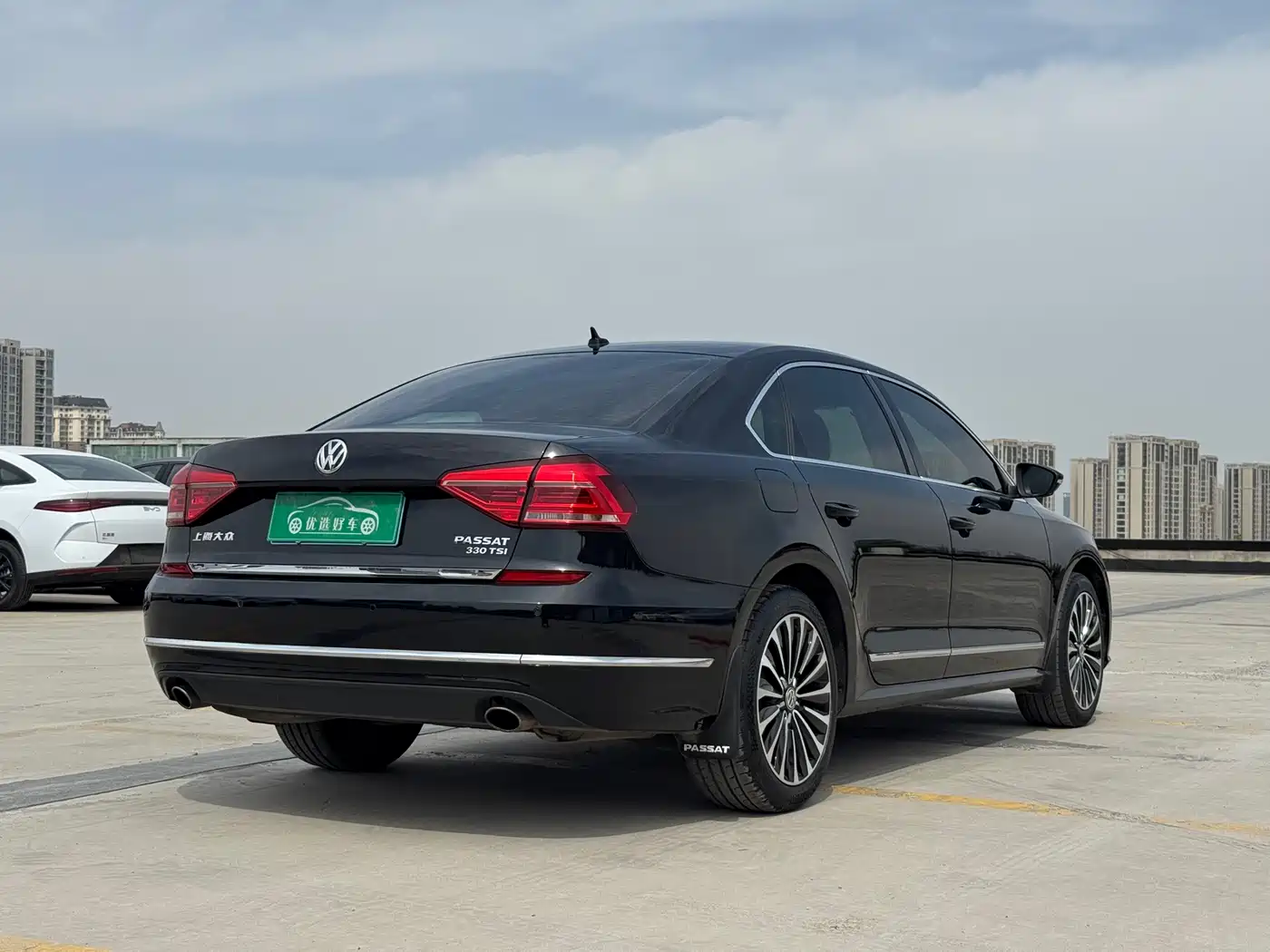 Volkswagen Passat 2016 330TSI DSG Executive Edition фото 7