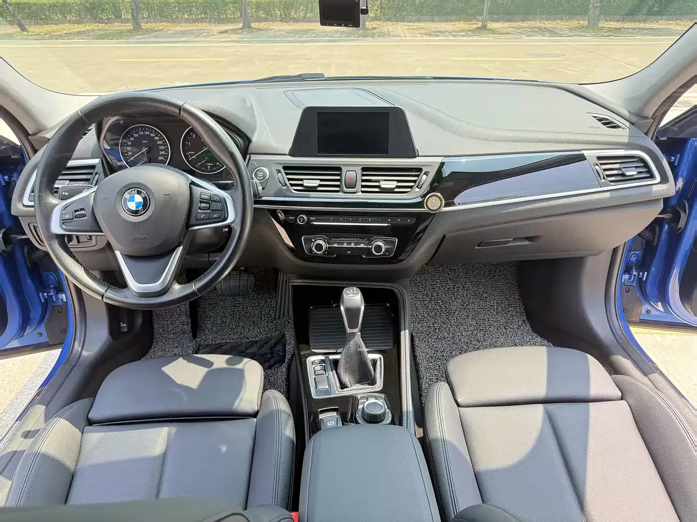 BMW 1 Series 2017 118i Sport фото 6