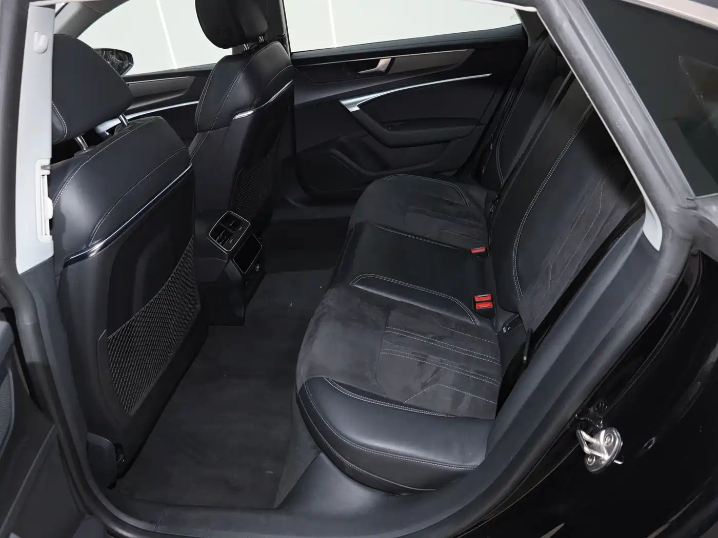 Audi A7L 2024 45TFSI S-line Dream Edition Crystal Package фото 16