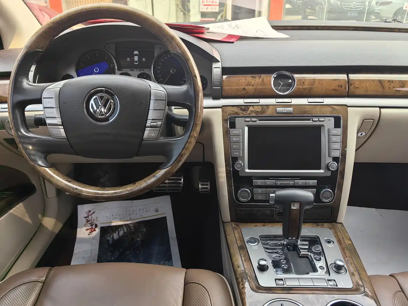 Volkswagen Phaeton 2011 4.2L V8 4-seat Extended Individual Edition фото 14