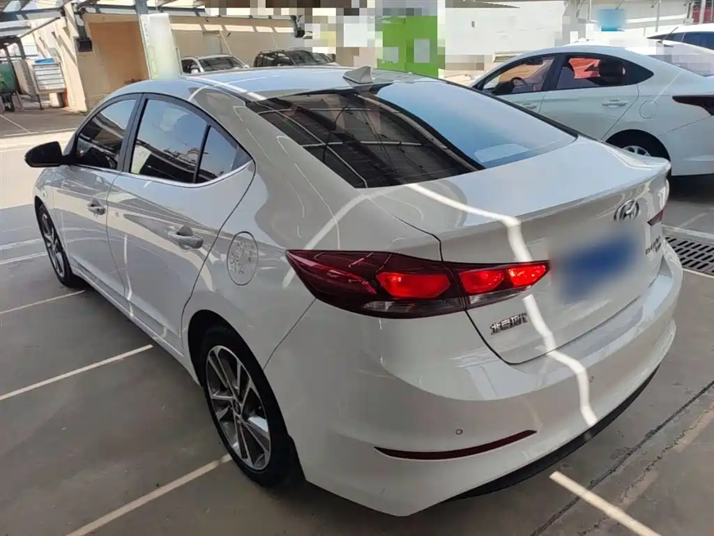 Hyundai Elantra 2016 Model 1.6L Automatic Smart Elite фото 5