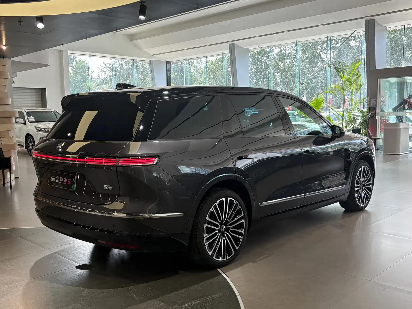 Фото 34 - NIO ES8