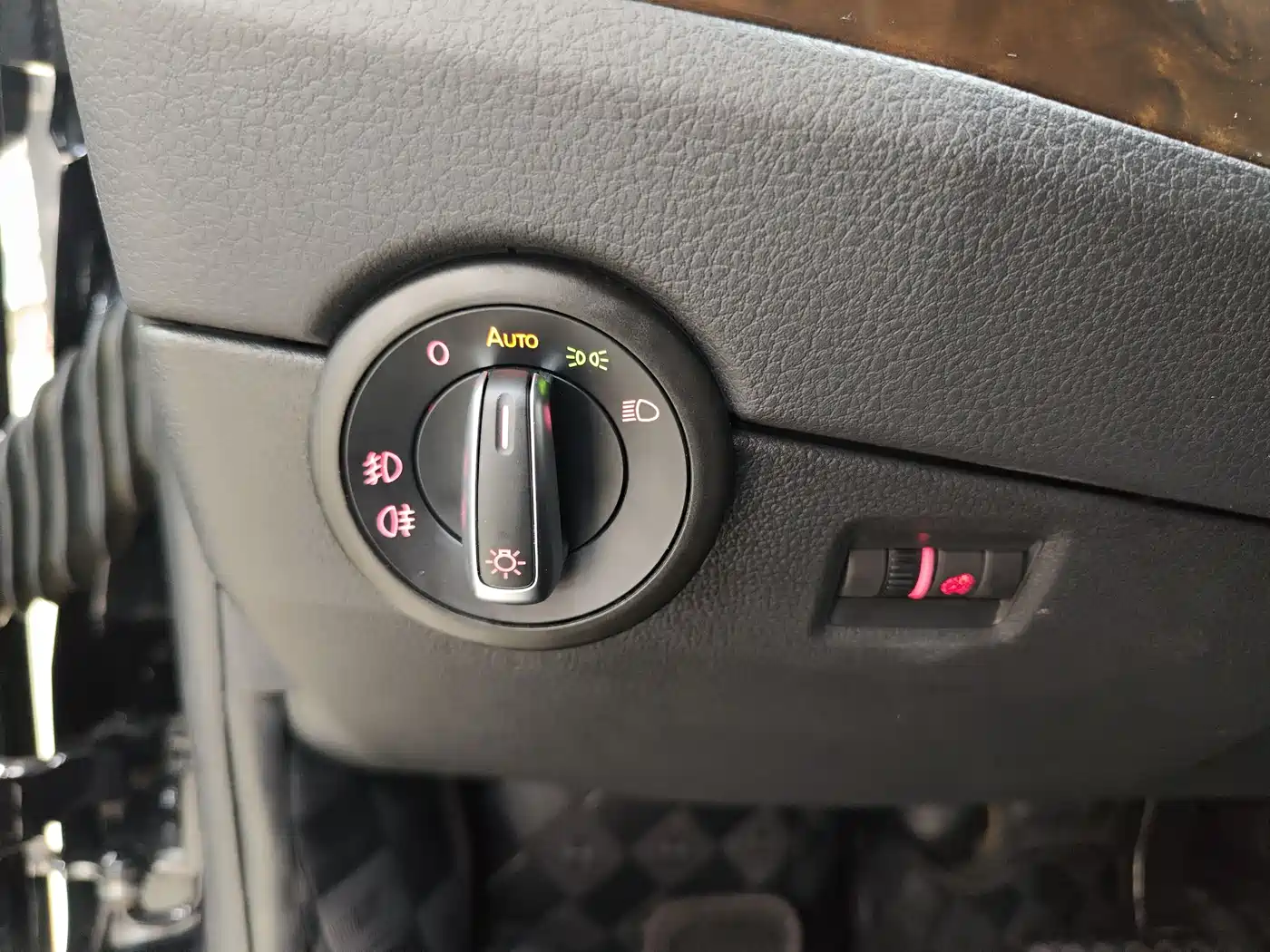 Volkswagen Multivan 2018 2.0TSI 4WD Premium Edition 7-Seater фото 21