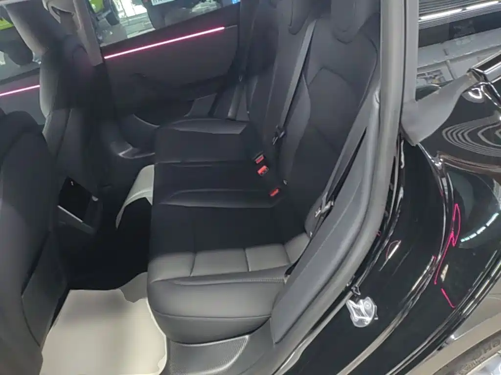 Tesla Model 3 2026 2025 Model Year Facelift Rear-Wheel Drive