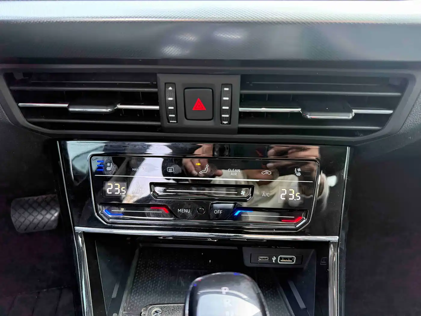Volkswagen Passat 2022 330TSI Starlight Luxury Edition фото 12