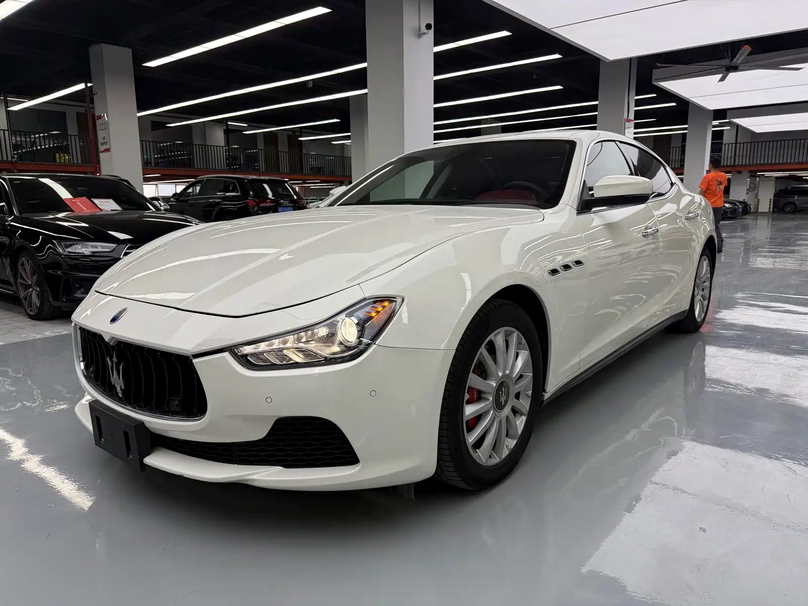 Photo 1 - Maserati Ghibli