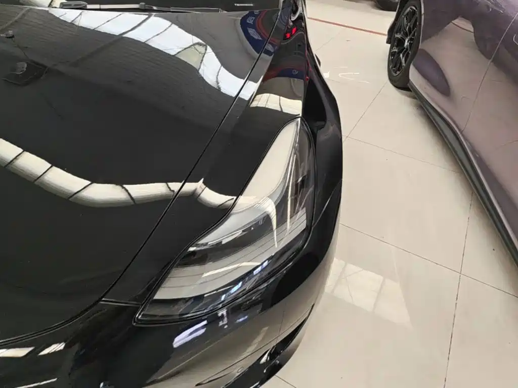 Фото 24 - Tesla Model 3