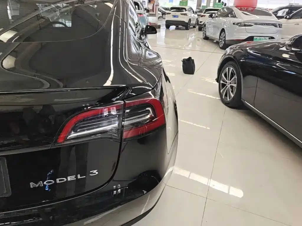 Фото 8 - Tesla Model 3