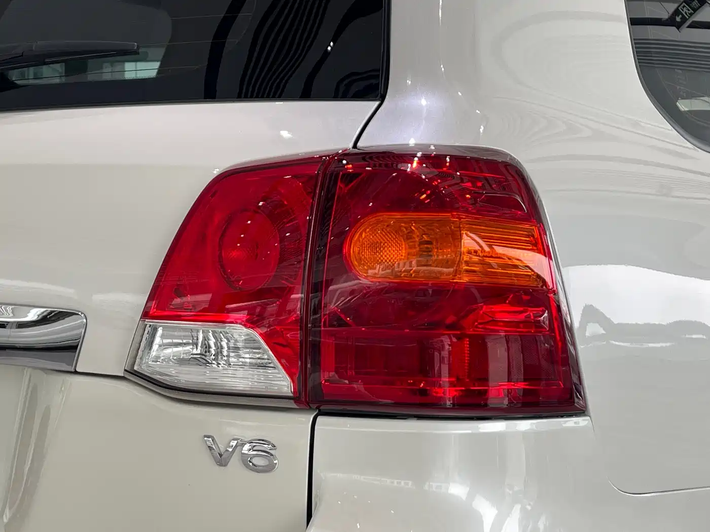 Toyota Land Cruiser (Import) 2015 4.0L V6 Middle East Limited Edition фото 4