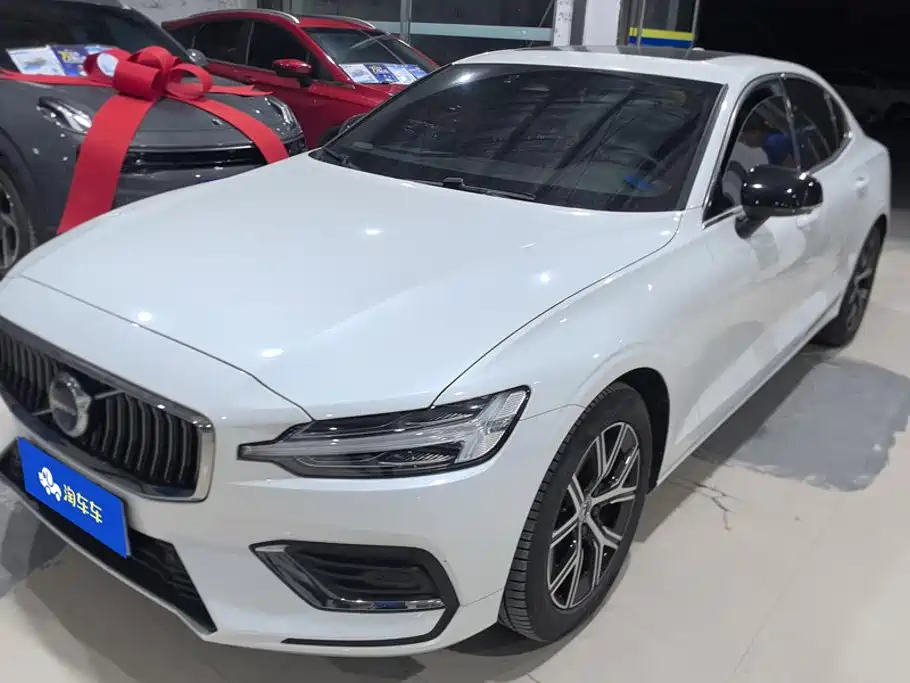 Volvo S60 2024 2025 B4 Smart Luxury Edition