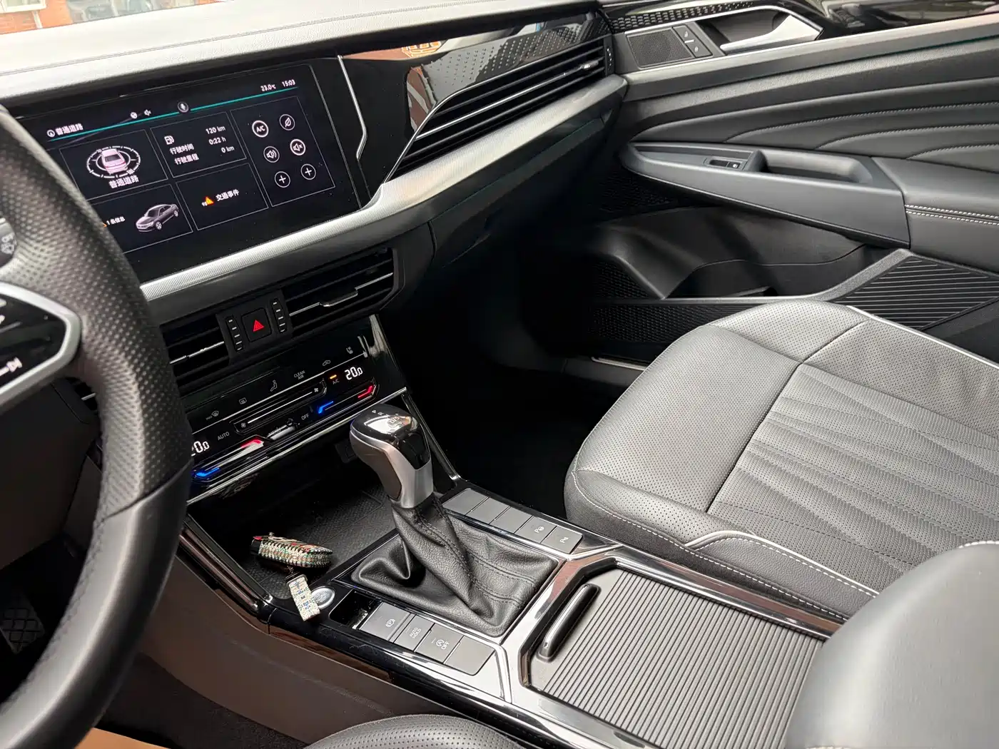 Volkswagen Passat 2022 330TSI Starlight Luxury Edition фото 6