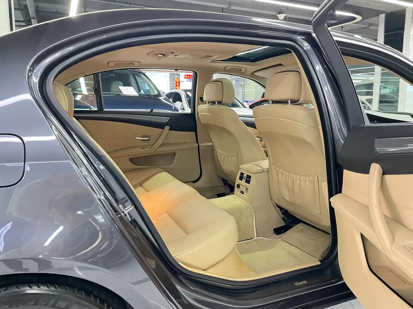 BMW 5 Series 2009 520Li Premium фото 9