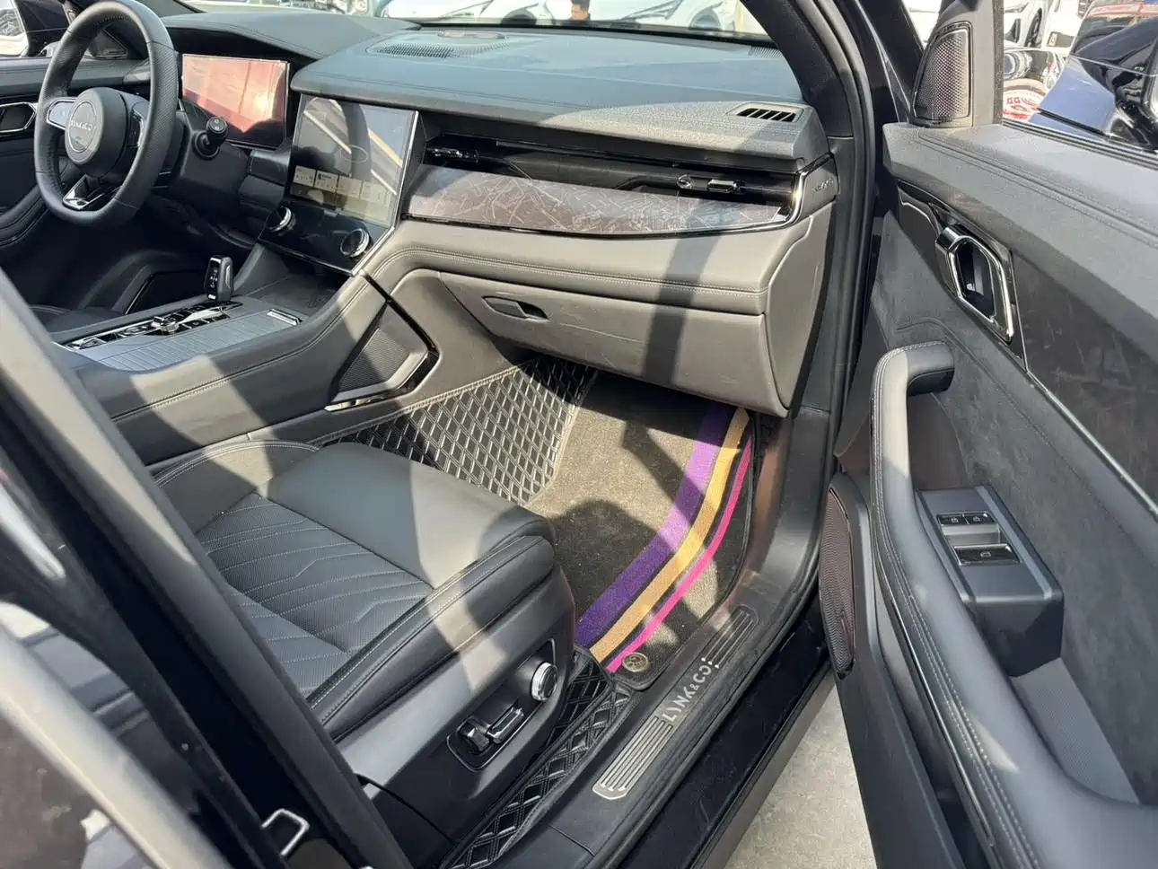 Lynk & Co 09 EM-P 2021 2.0T PHEV Ultra 6-seater фото 12