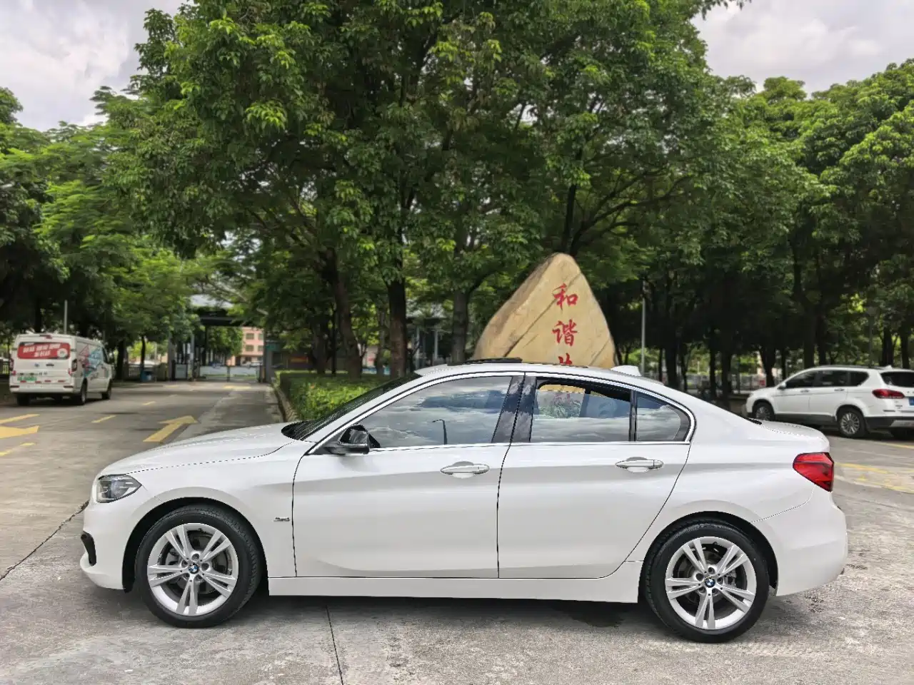 BMW 1 Series 2017 118i Sport фото 4