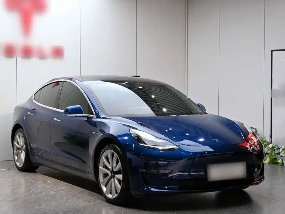 Фото 4 - Tesla Model 3