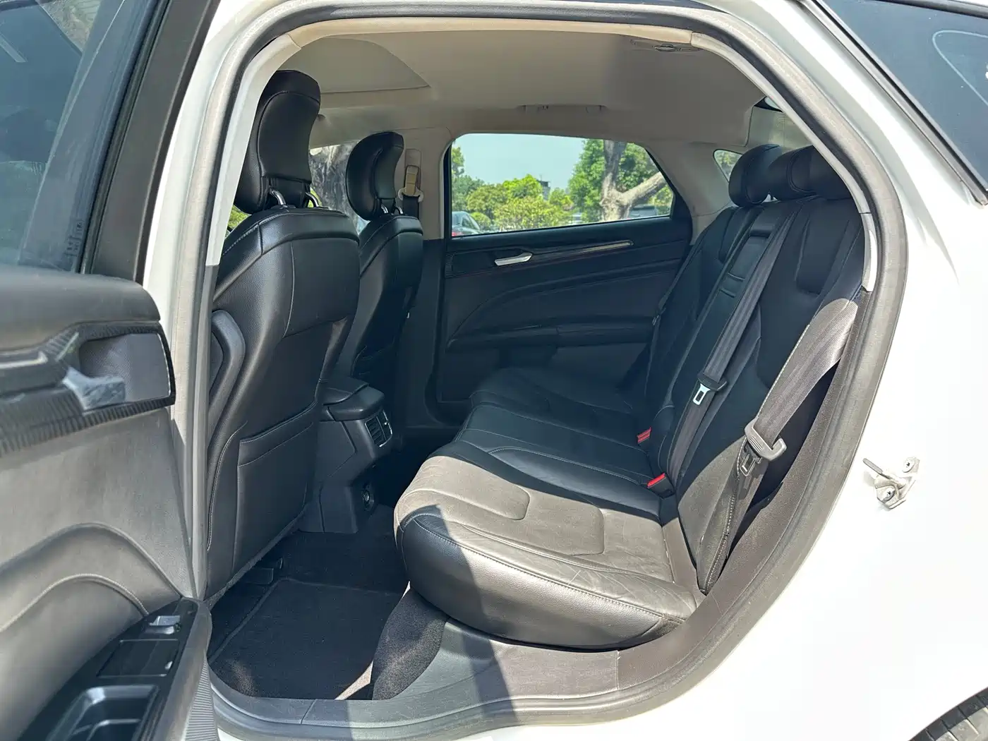 Ford Mondeo 2013 2.0L GTDi240 Luxury Sport фото 10
