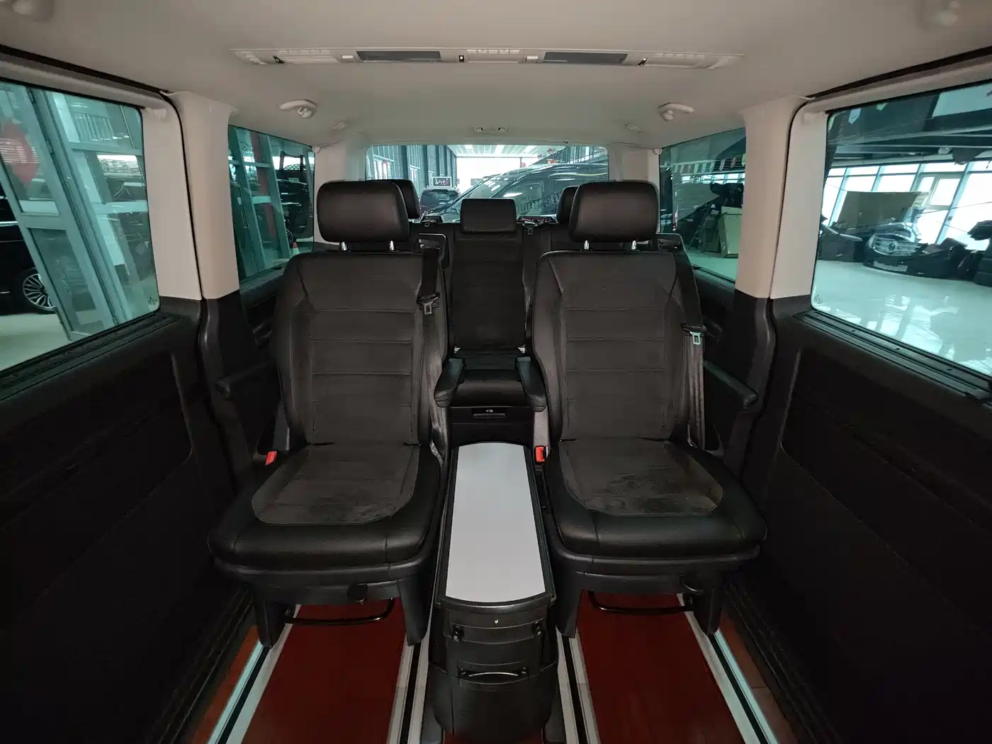 Volkswagen Multivan 2018 2.0TSI 4WD Premium Edition 7-Seater фото 11