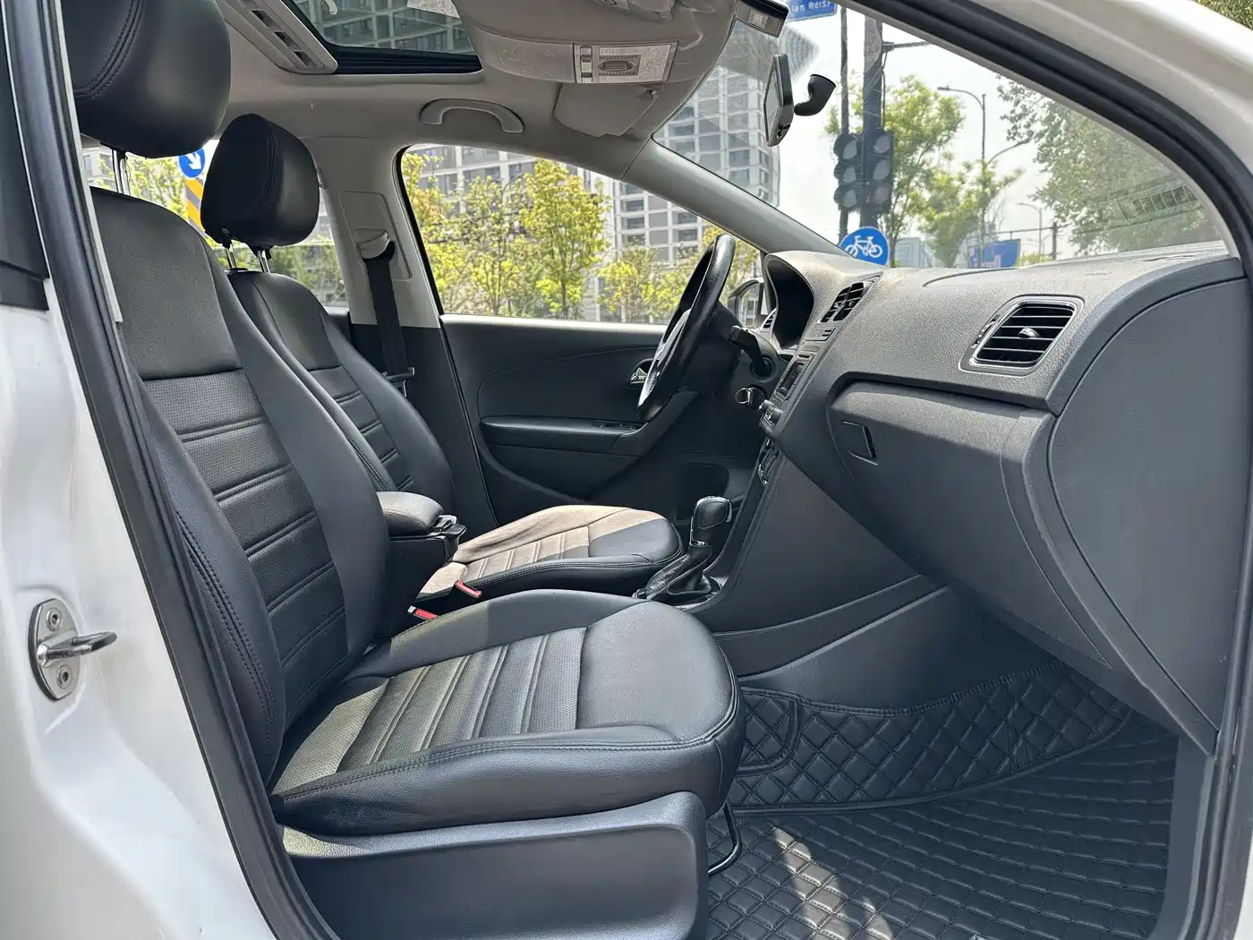 Volkswagen Polo 2016 1.6L Automatic Comfort фото 11
