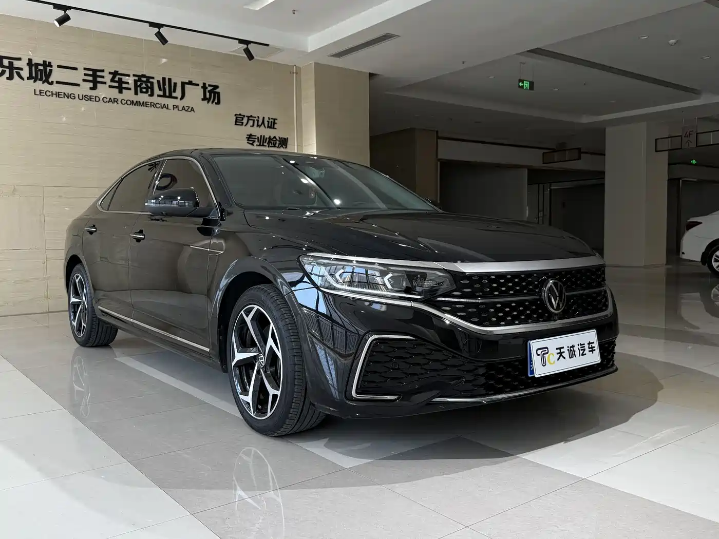 Volkswagen Passat 2024 380TSI Dragon Glory Edition фото 2