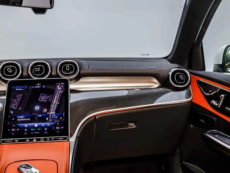 Фото 25 - Mercedes-Benz GLC