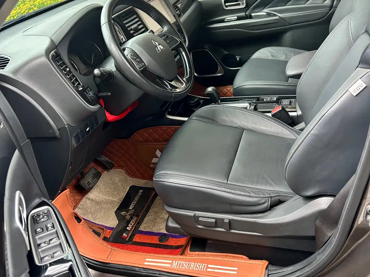 Mitsubishi Outlander 2019 2.0L 2WD Enjoy 7-Seater China VI фото 7