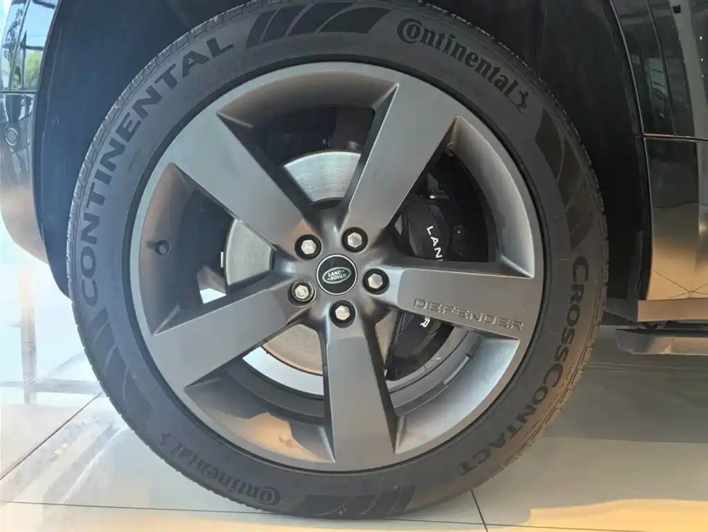 Land Rover Defender 2023 Facelift 110 5.0T V8 фото 15