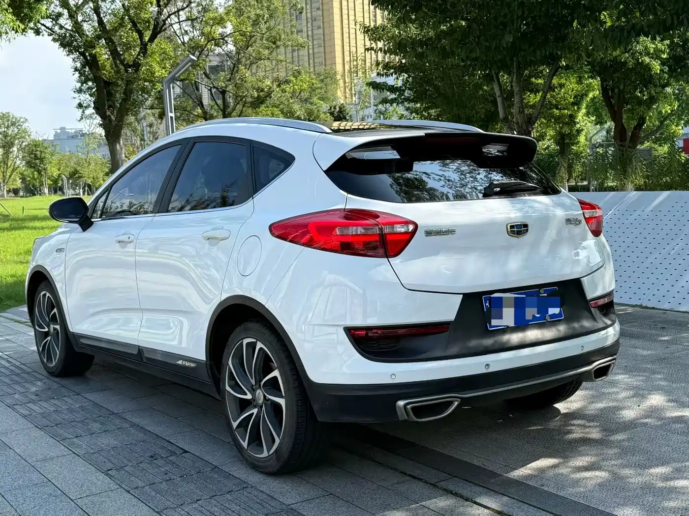 Фото 8 - Geely Emgrand GS