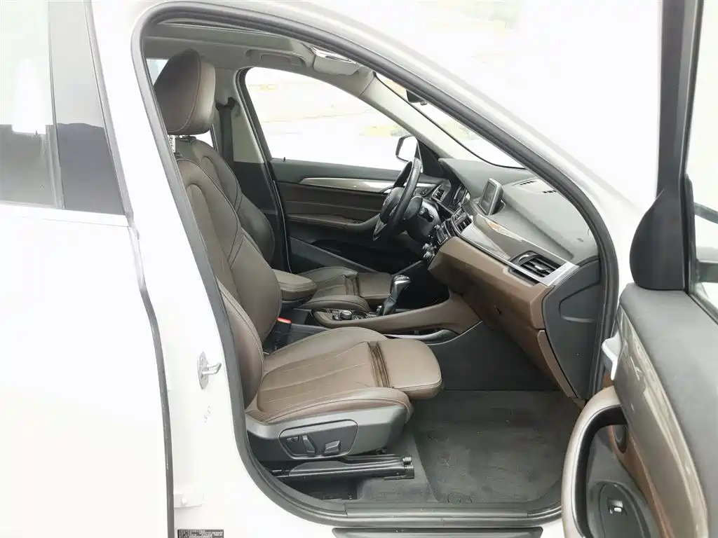 BMW X1 2018 sDrive18Li Premium Model фото 23