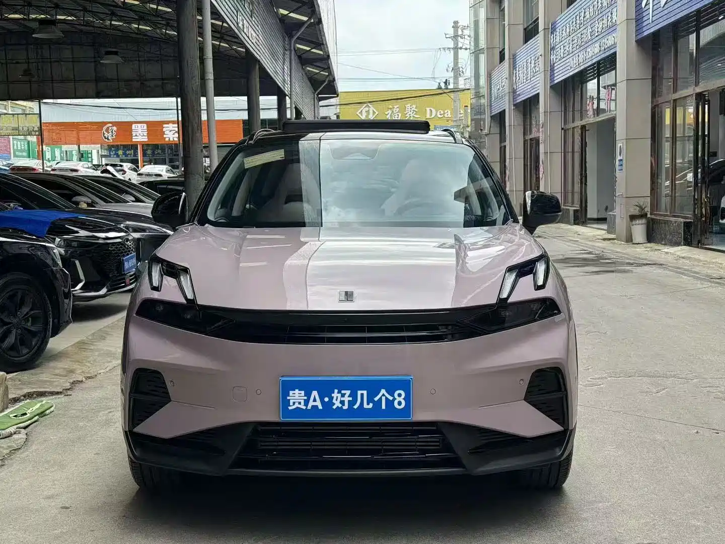 Фото 2 - Lynk & Co 06