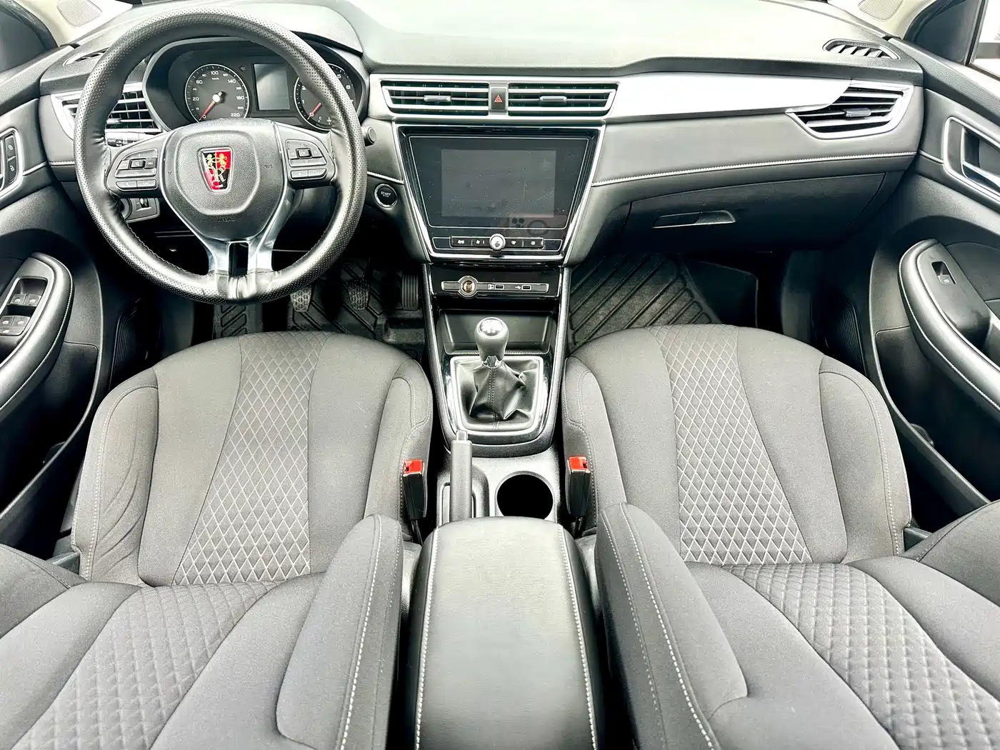 Фото 34 - Roewe i5