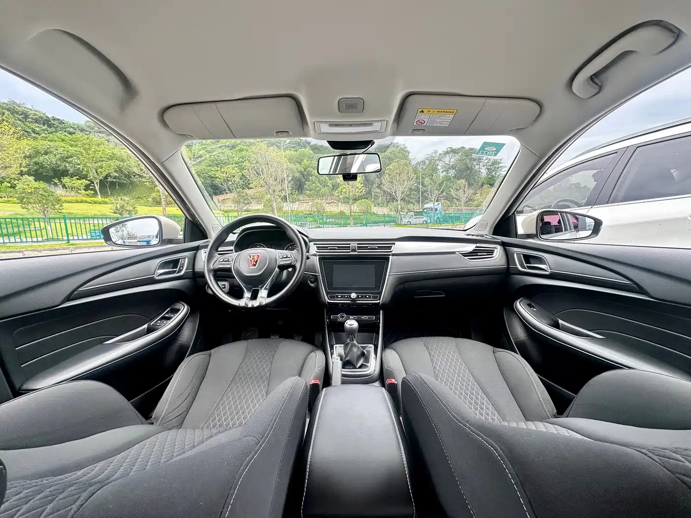 Фото 36 - Roewe i5