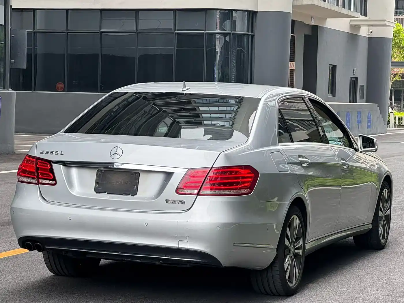 Mercedes-Benz E-Class 2014 E 260 L Sport фото 4